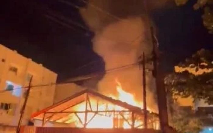 Moradores pedem ajuda após casa ser destruída por incêndio em Itajaí (Foto: Leitora)