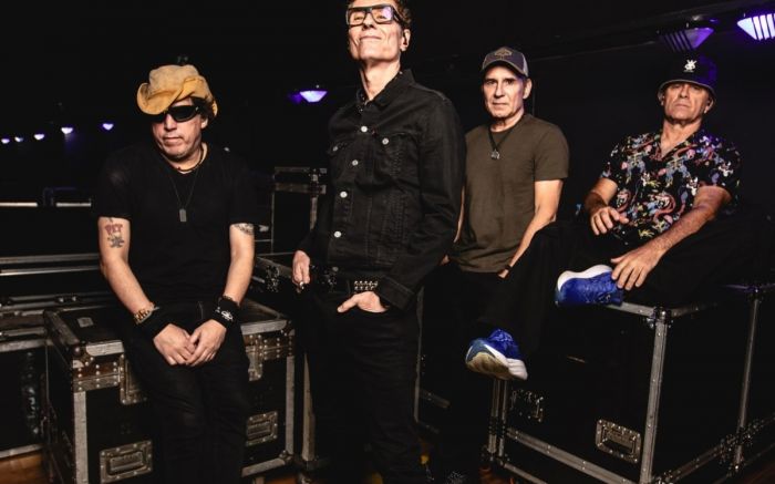 A banda comandada por Dinho Ouro Preto sobe ao palco do Music Park no sábado (Foto: Reprodução/Redes sociais)