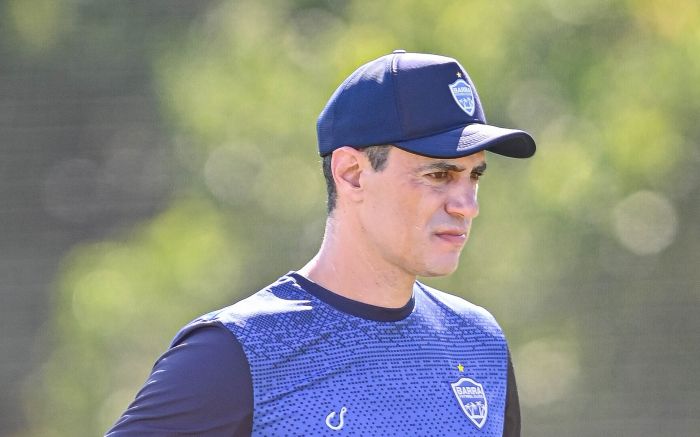 Técnico Bernardo Franco faz primeira partida no comando do Barra (Foto: Tiago Winter)