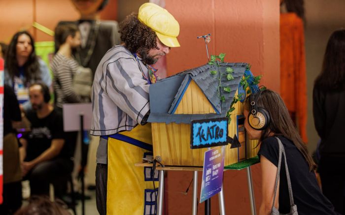 Apresentações acontecem para um espectador por vez e são gratuitas