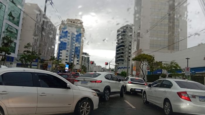 BR 101 em Itajaí tem trânsito no sentido Balneário Camboriú