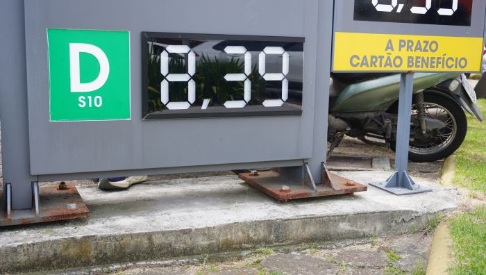 Ações tem MP pra descontos no diesel, projeto de lei pra punir postos com preços abusivos e decretos que zeram impostos federais no biodiesel e querosene de aviação