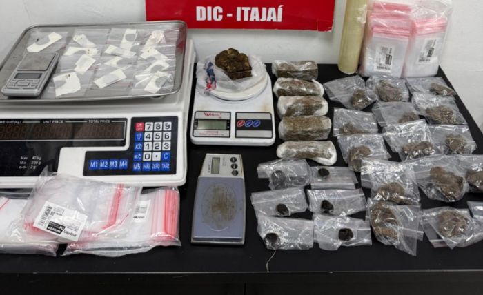 Operação da Polícia Civil prendeu três traficantes no local; veja o vídeo