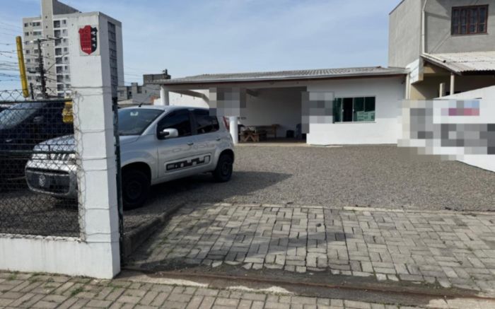 Cliente diz que foi enganada por dono de garagem e vai acionar o Procon e a Justiça