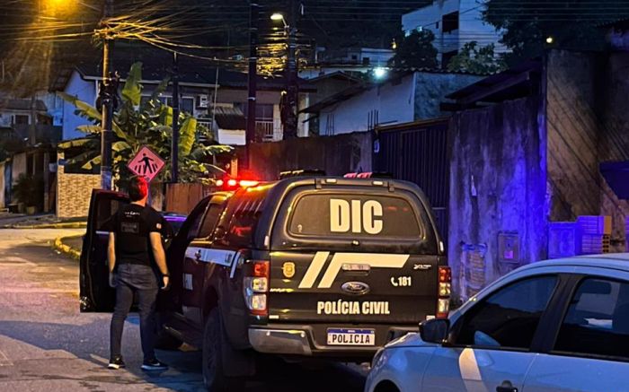 Sete foram detidos até o final da manhã desta quarta; operação continua