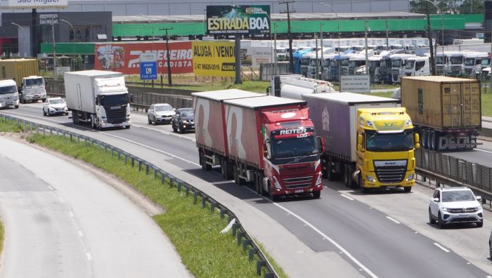 Trânsito trava BR 101