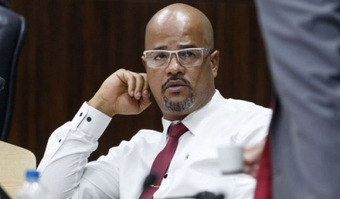 Saída do Republicanos teria sido pela chegada de Anna Carolina à sigla; vereadora defendeu a cassação de Fábio quando ele era investigado por “rachadinha”