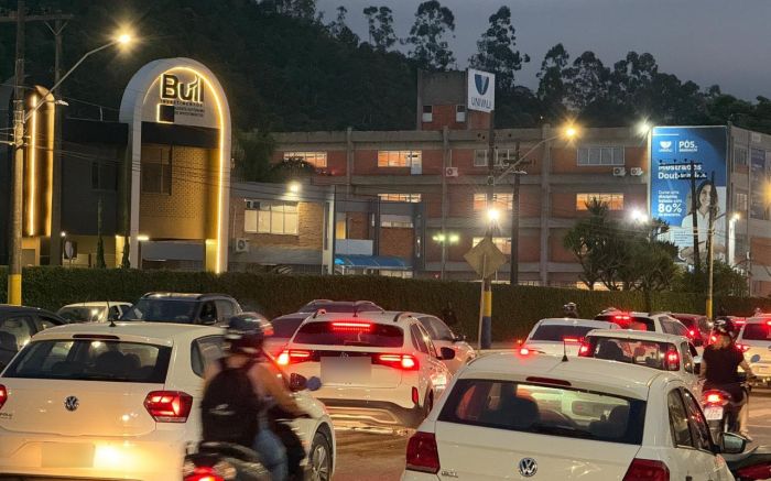 Motoristas que pegam a Contorno Sul no final da tarde levam a pior