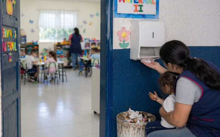 Professores estavam tendo que levar produtos de casas pra usar na creche