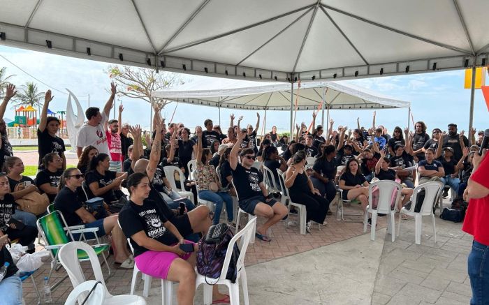 Serviços essenciais devem voltar imediatamente e educação precisa manter 70% das atividades