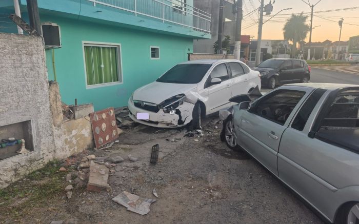 Batida foi próxima ao portal de acesso a Penha, na manhã deste domingo