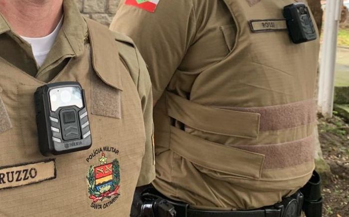 Vítima teve ferimentos nas costas e no cotovelo