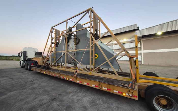 Aeronave A-4 Skyhawk será exposta ao lado de helicóptero e reforça projeto turístico do Museu Oceanográfico da Univali