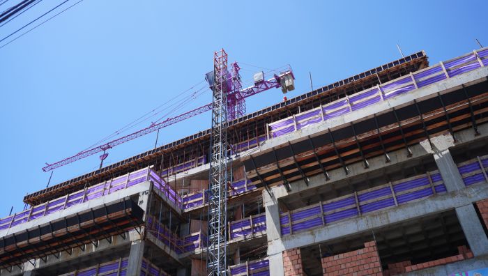 Setor alerta para risco de atraso e paralisação de obras na região