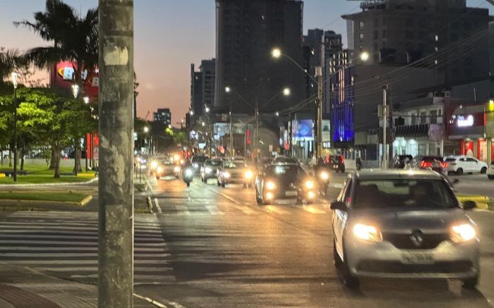 Sete de Setembro tá completamente parada nesse início de noite