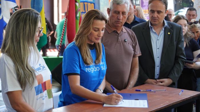 Tem nova ligação viária, drenagem de rio e pavimentações em bairros