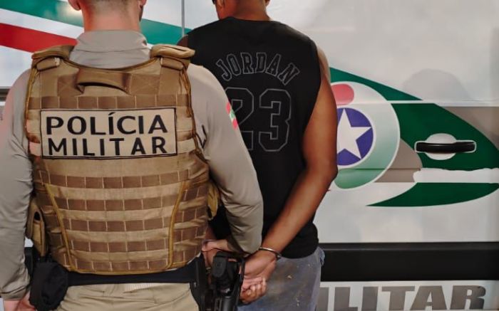 Homem foi arremessado de casa e baleado três vezes no bairro Cordeiros