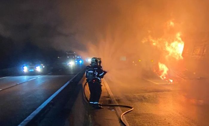 Fogaréu em veículo começou às 18h40
