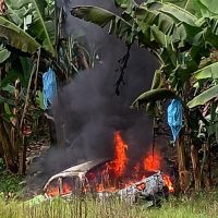 Carro capota e pega fogo em bananal de Luiz Alves