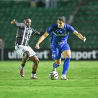 Barra faz 3 a 0 no Figueira dentro do Scarpelli e entra no G8