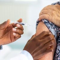 Grávidas, crianças e idosos podem se vacinar contra a gripe no SUS