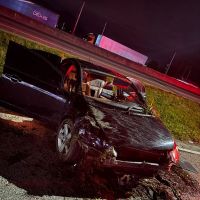 Foragido capota carro na BR 101 ao fugir da PM