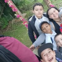 Mãe de cinco filhos autistas pede ajuda em Itajaí