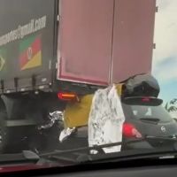 Motorista morre em acidente com carreta