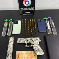 Dupla é presa com pistola de uso restrito e munições em Camboriú