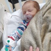 Mãe alerta pra perigo de bactéria dos produtos Ypê após hospitalização do filho