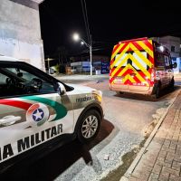 Homem reage a assalto e é esfaqueado