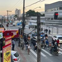 Motociclista fica ferido em batida na rua Brusque