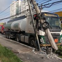 Veículos já acertaram 120 postes neste ano