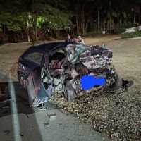 Homem morre em acidente entre l carros e carreta na BR 470