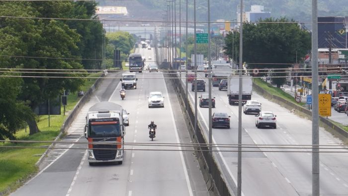 BR 101 tem congestionamento em Itajaí e Balneário Camboriú