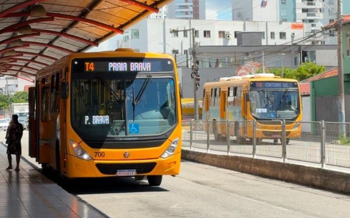 Falta do horário das 21h45 na linha Cidade Nova virou rotina de incerteza pra quem estuda