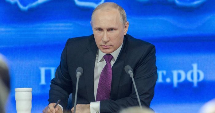 Presidente russo afirma que só vai se reunir com Zelensky quando existir um acordo “duradouro” entre os dois países