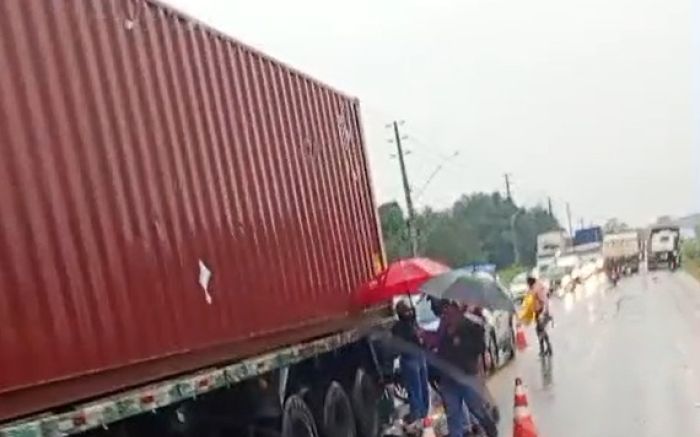 Acidente foi na rua Onório Bortolato, no bairro Pedreiras