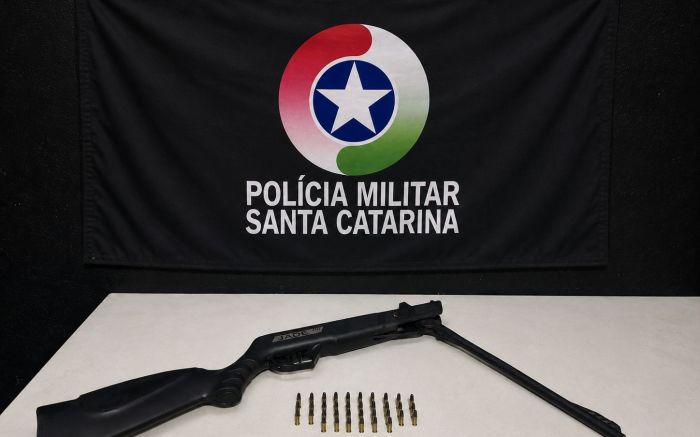 Homem teria disparado contra morador após discussão por causa de galinhas