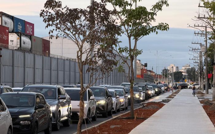 Saída do ferry congestiona a rua Silva