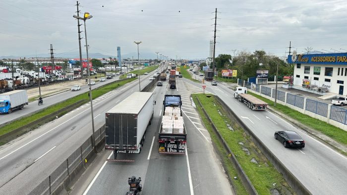 BR 101 tem fila de até 34 minutos em Itajaí