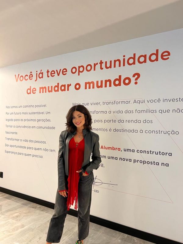 Aline Campos embaixadora na Alumbra Empreendimentos Design