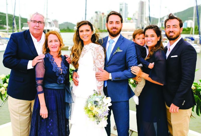 Manuel Carlos Maia de Oliveira e Alexandra (pais do noivo), o pequeno Arthur, Ana Paula e Alexandre Oliveira