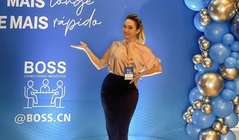 A arquiteta Karol Stolf prestigiando o evento Boss Conectando Negócios, que rolou nesta terça-feira no Riviera Business