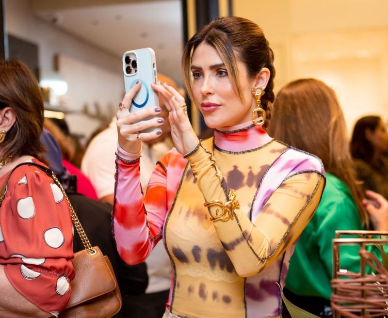 A influenciadora digital Dai Hank, de Brusque, dando pinta em evento fashion no litoral. No Instagram, @daianyhank se aproxima dos 300 mil seguidores, dando dicas de moda, beleza e lifestyle. 