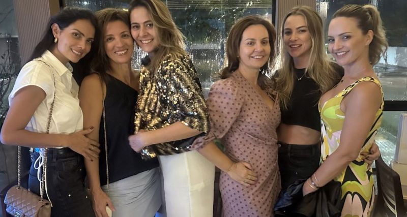 Luana Meneguetti, Rosane Casas, Mariana Schurmann, Juli Gonçalves, Bruna Veiga e Bettina Margarida, queridas, lindas e divertidas do “grupinho” que esteve quarta, dia 22, no Vinum Brava comemorando o niver da Mari. Parabéns! 