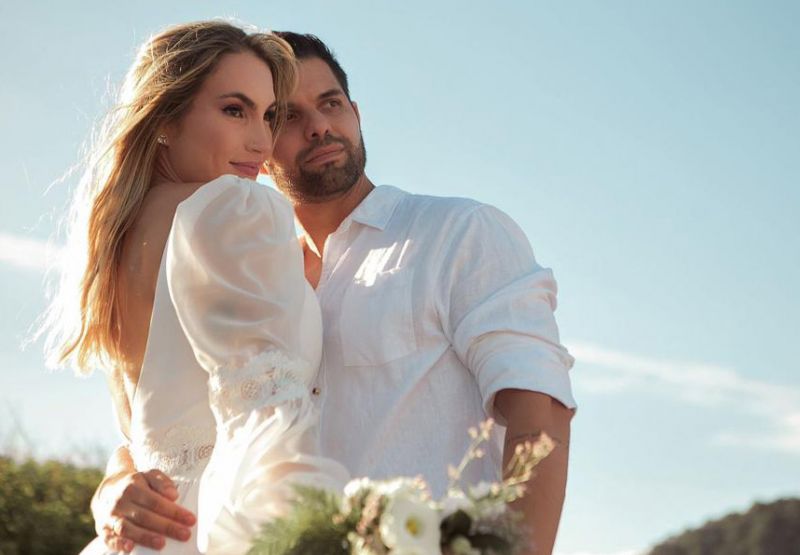 O casal Jô Deschamps e Bruno Matias protagoniza neste sábado seu casamento na paradisíaca Casa Medina, em Estaleirinho. Parceiros no amor e nos negócios, os noivos partem rumo aos Estados Unidos para a lua de mel. Felicidades!