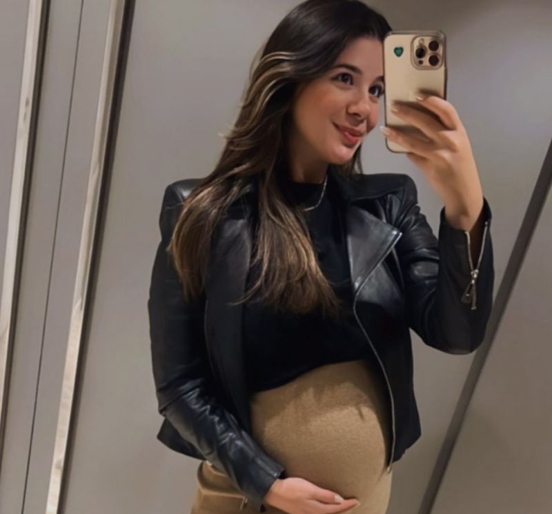 Nathalia Dalçoquio da Silva Olivo que espera, feliz da vida, com o papai Arthur, a chegada do baby Benício que será no dia 1º de agosto