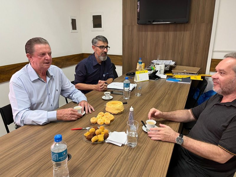 O socadinho escriba bateu um papo com o presidente da casa do povo de Navega City, Lorival Kemper (PP) (foto: divulgação)