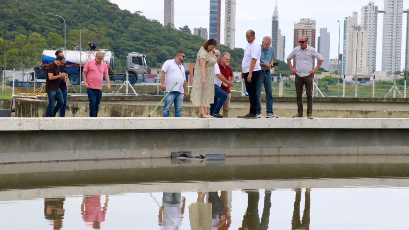 Comitê formado por representantes da sociedade civil verificou o funcionamento da Estação de Tratamento de Esgoto (Ete) da Dubai brasileira (foto: divulgação)